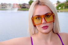 Load image into Gallery viewer, Oversize Honey Sunglasses
